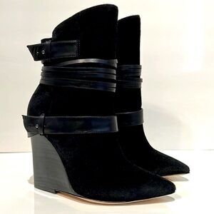 Alice + Olivia Owen Pointy Toe Wedge Heel Suede Black Booties‎ Size 36 NWOT